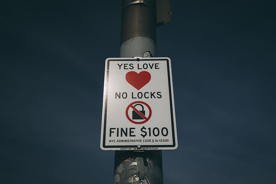 Yes Love No Locks Fine Signage, Symbol, Road Sign, - Traffic Sign - HD Wallpaper 