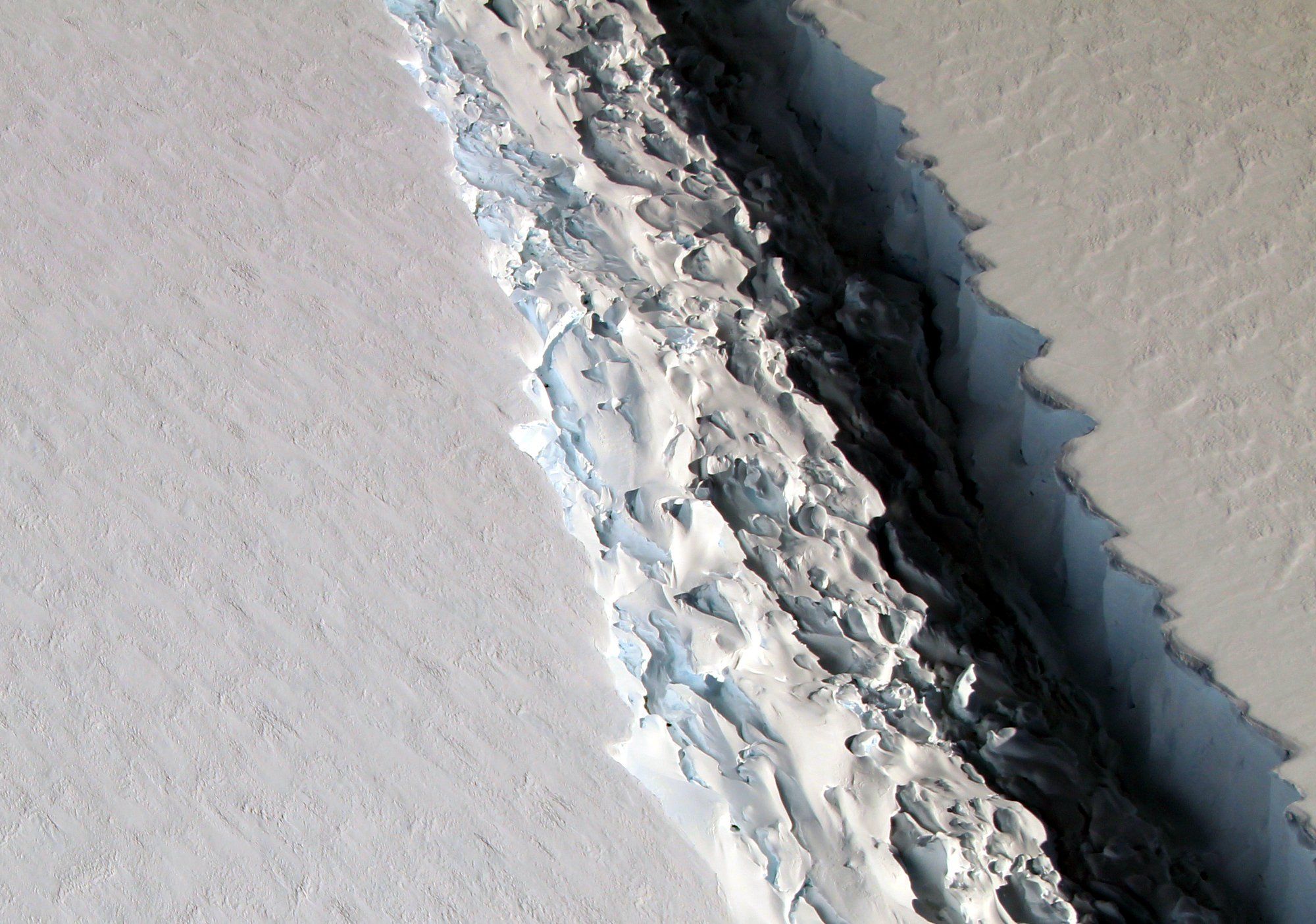Larsen C Ice Shelf - Massive Crack In Antarctica 2019 - HD Wallpaper 