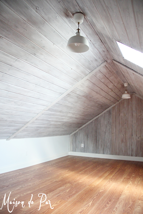 Attic With Whitewashed Plank Walls And Ceiling - White Washed Oak Wall - HD Wallpaper 