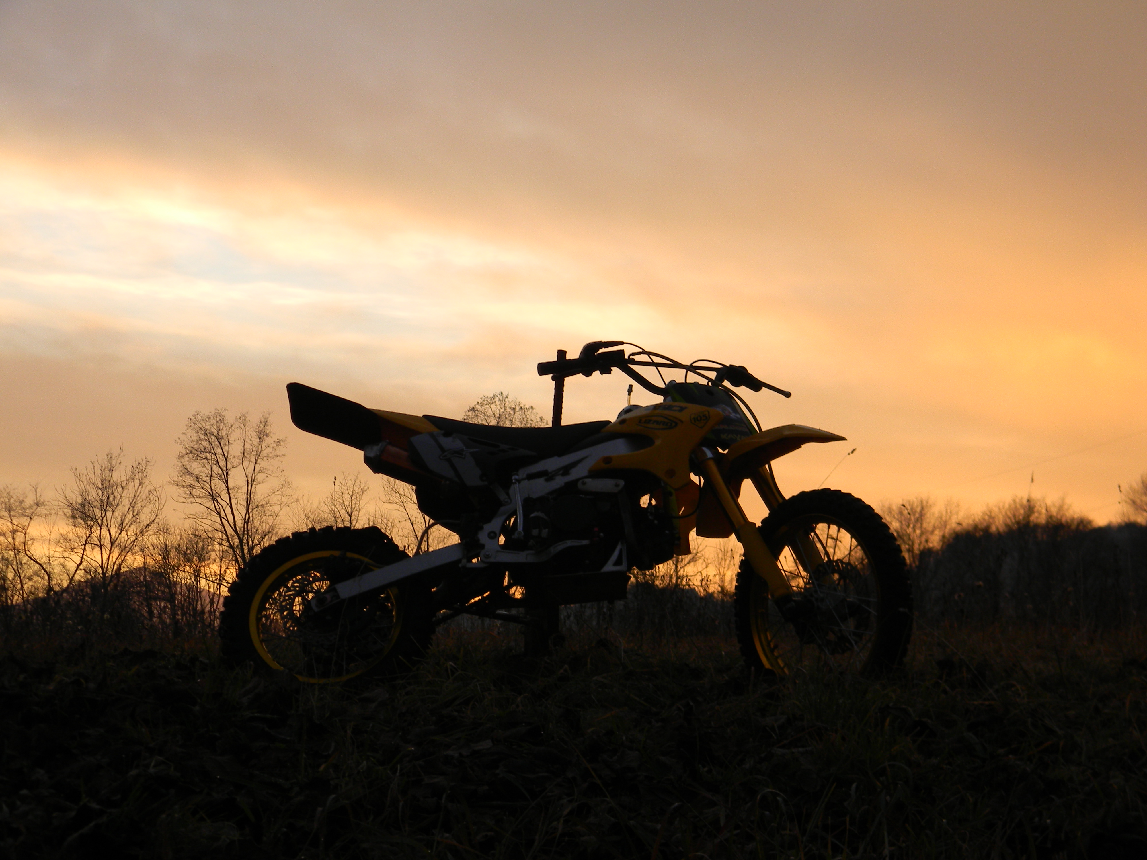 Bike Wallpapers For Samsung J2 - HD Wallpaper 