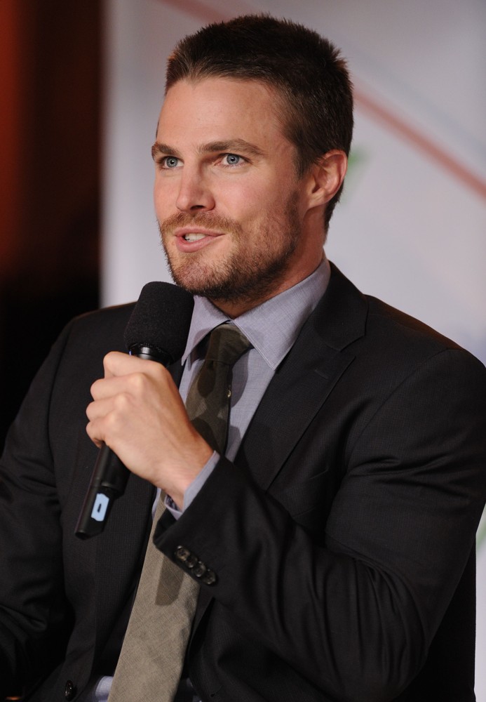 Stephen Amell - Images Wallpaper - Businessperson - HD Wallpaper 