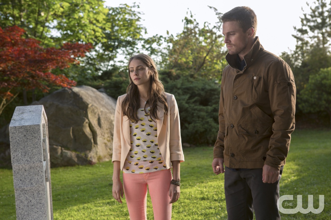 Oliver Queen Father's Grave - HD Wallpaper 