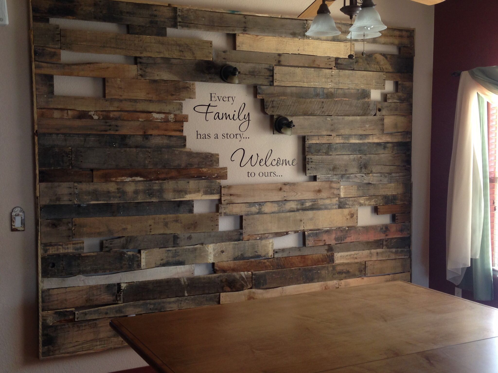 How To Create A Wood Pallet Accent Wall Ideas Wall - Living Room Pallet Wall Decor - HD Wallpaper 