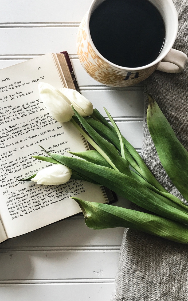 Wallpaper Book, Tulips, Coffee - Book And Coffee Wallpaper Hd - HD Wallpaper 