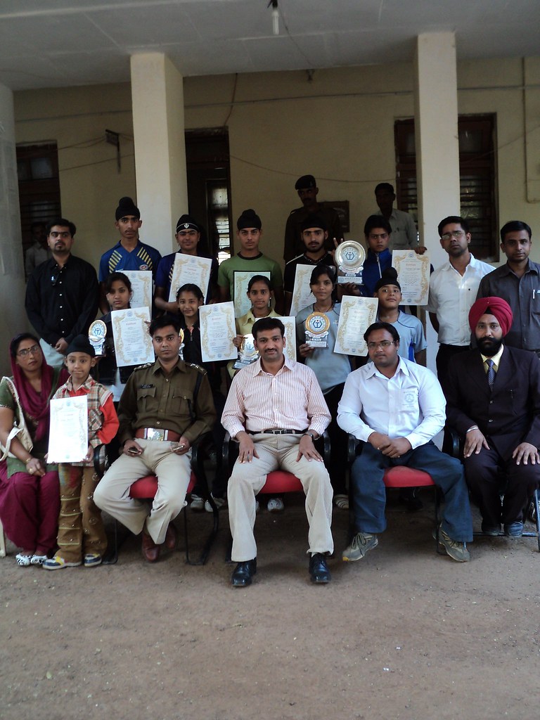 Sitting - HD Wallpaper 