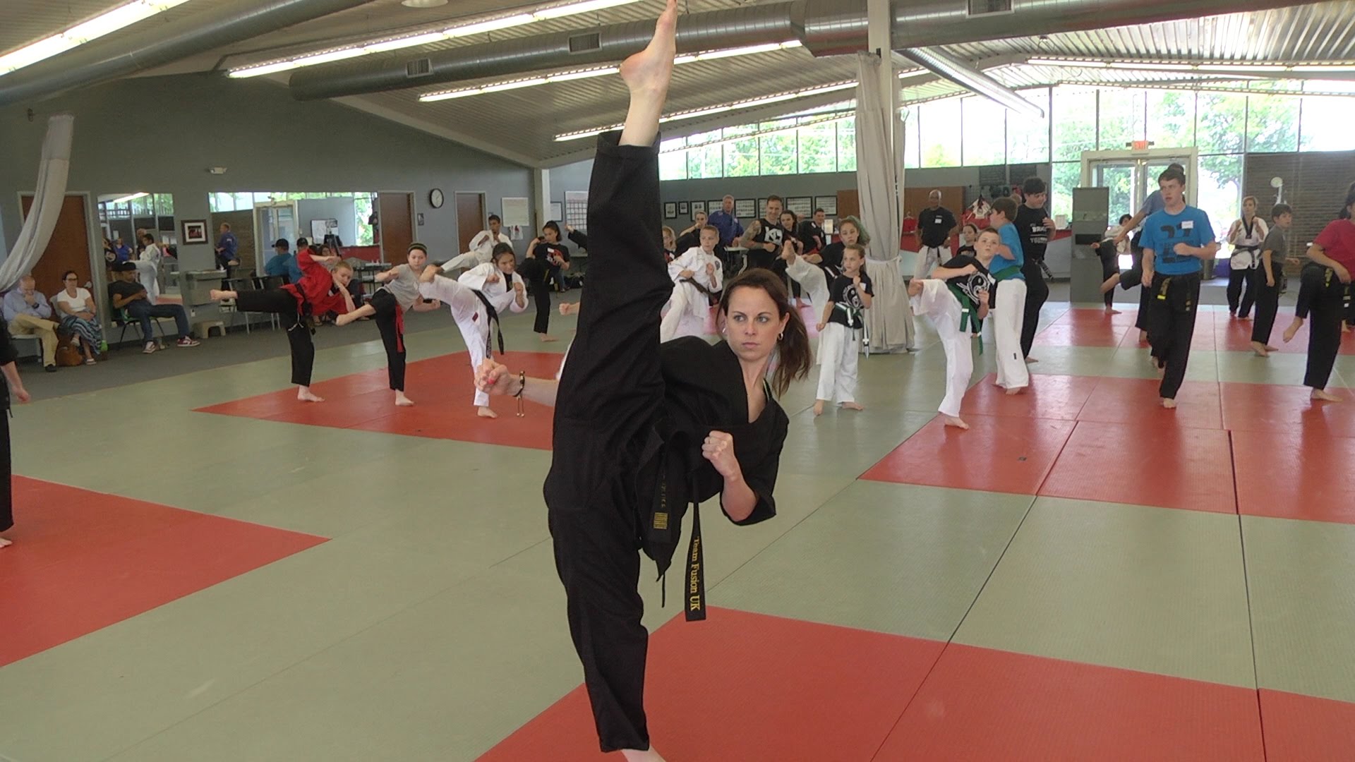 Chloe And Grace Bruce Extream Kicking Seminar At Cincinnati - Chloe Bruce Grace Bruce - HD Wallpaper 