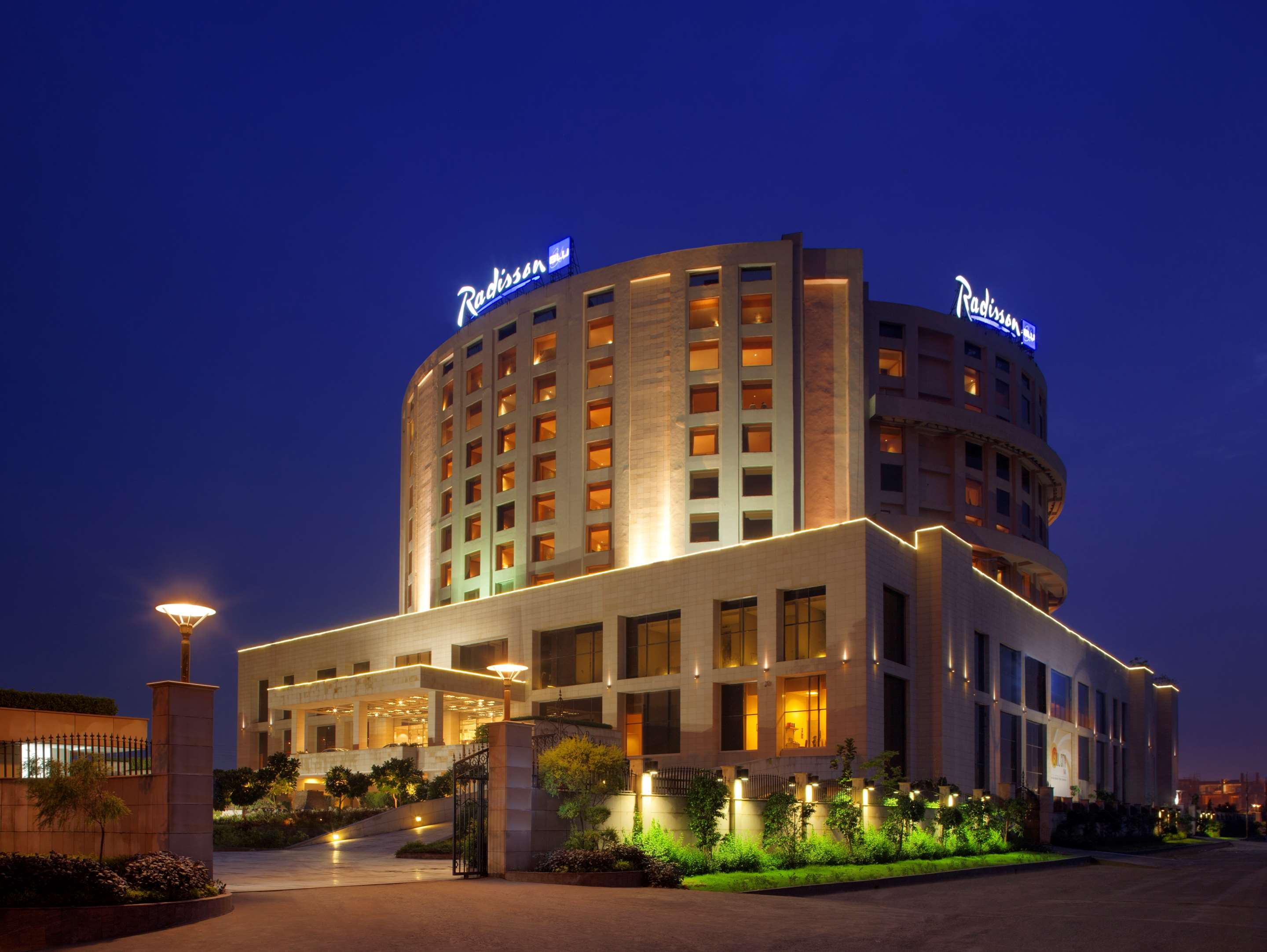 Radisson Blu Hotel Delhi - HD Wallpaper 