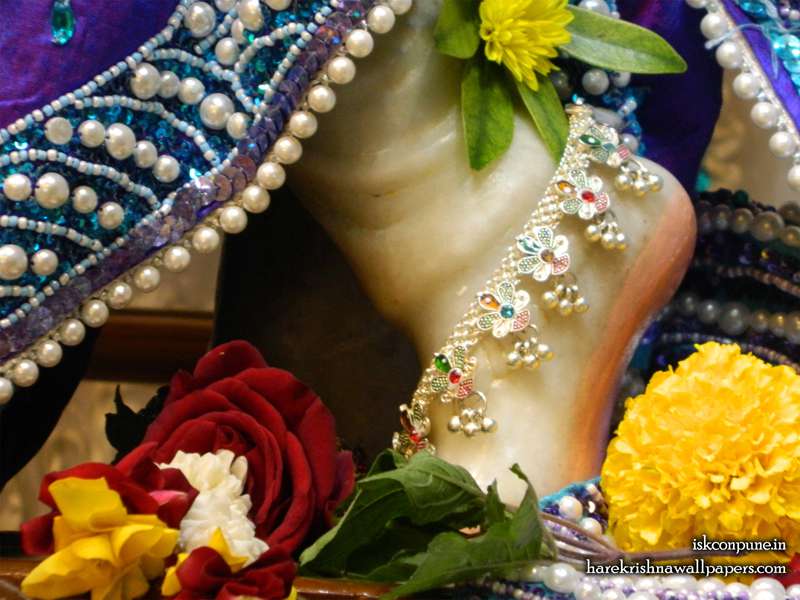 Sri Kunjabihari Feet Wallpaper - Artificial Flower - HD Wallpaper 