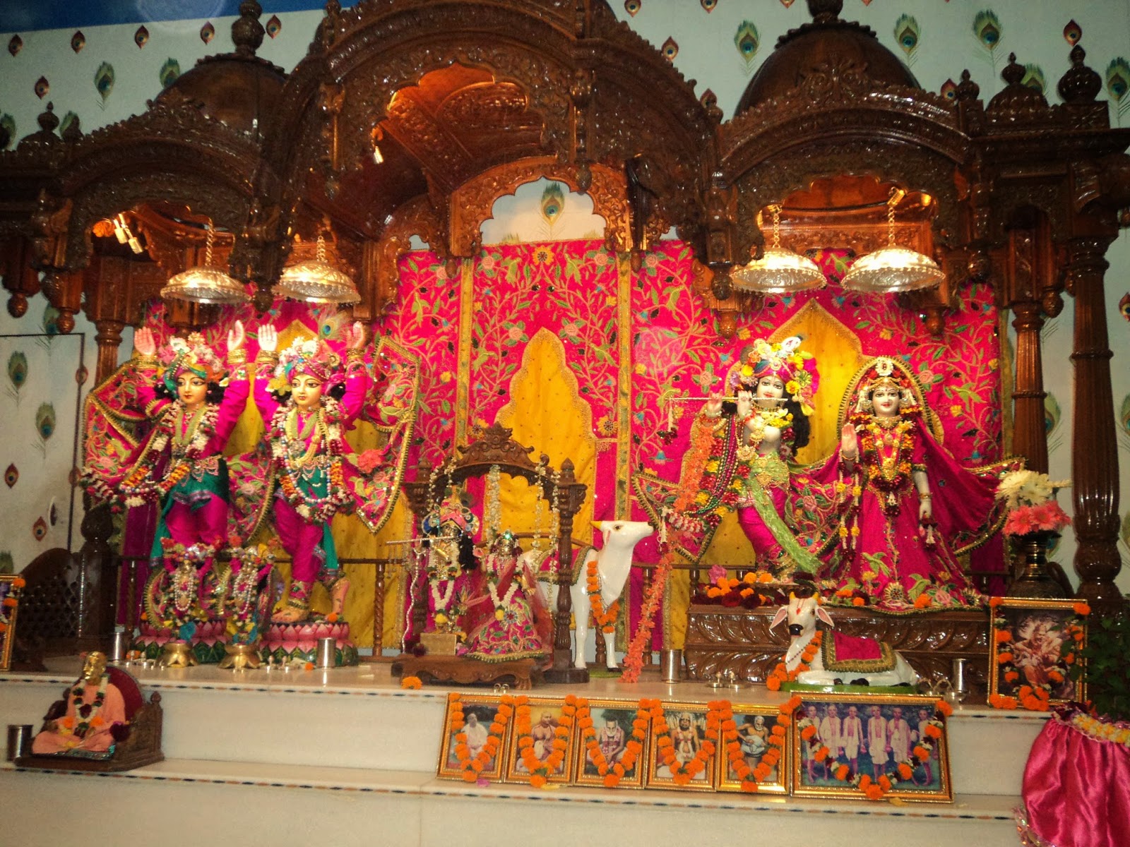 Idols Of Radha Krishna And Gaura Nitai At Iskcon Pune - Shrine - HD Wallpaper 