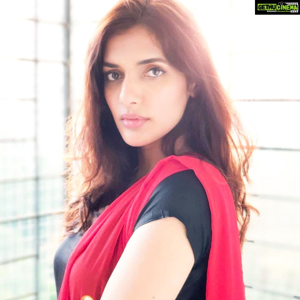 Gypsy Natasha Singh - HD Wallpaper 