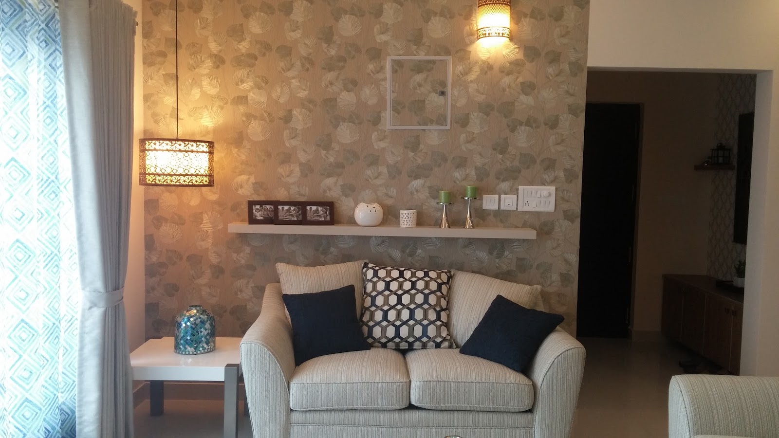 Wallpapered Wall With Couch & Lighting - Living Room - HD Wallpaper 