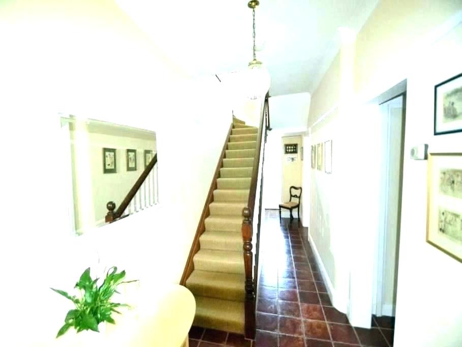 Ideas For Small Hallways And Stairs Small Hallway Pictures - Hall - HD Wallpaper 