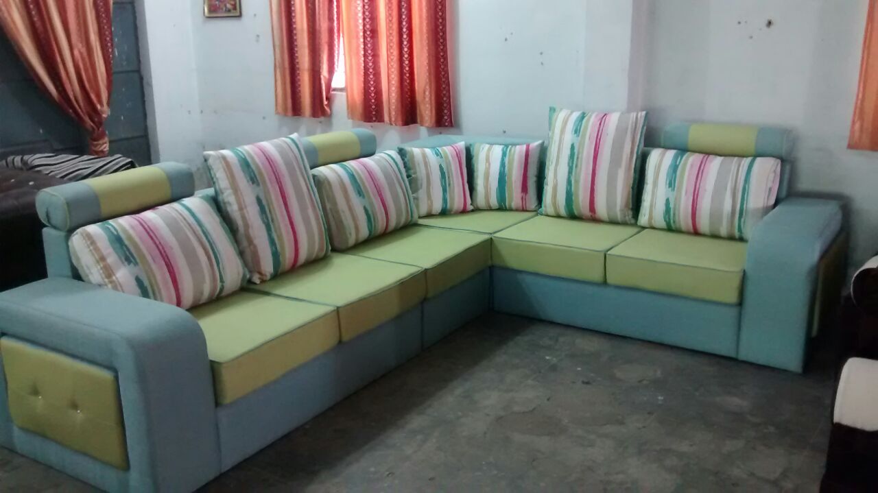 Studio Couch - HD Wallpaper 