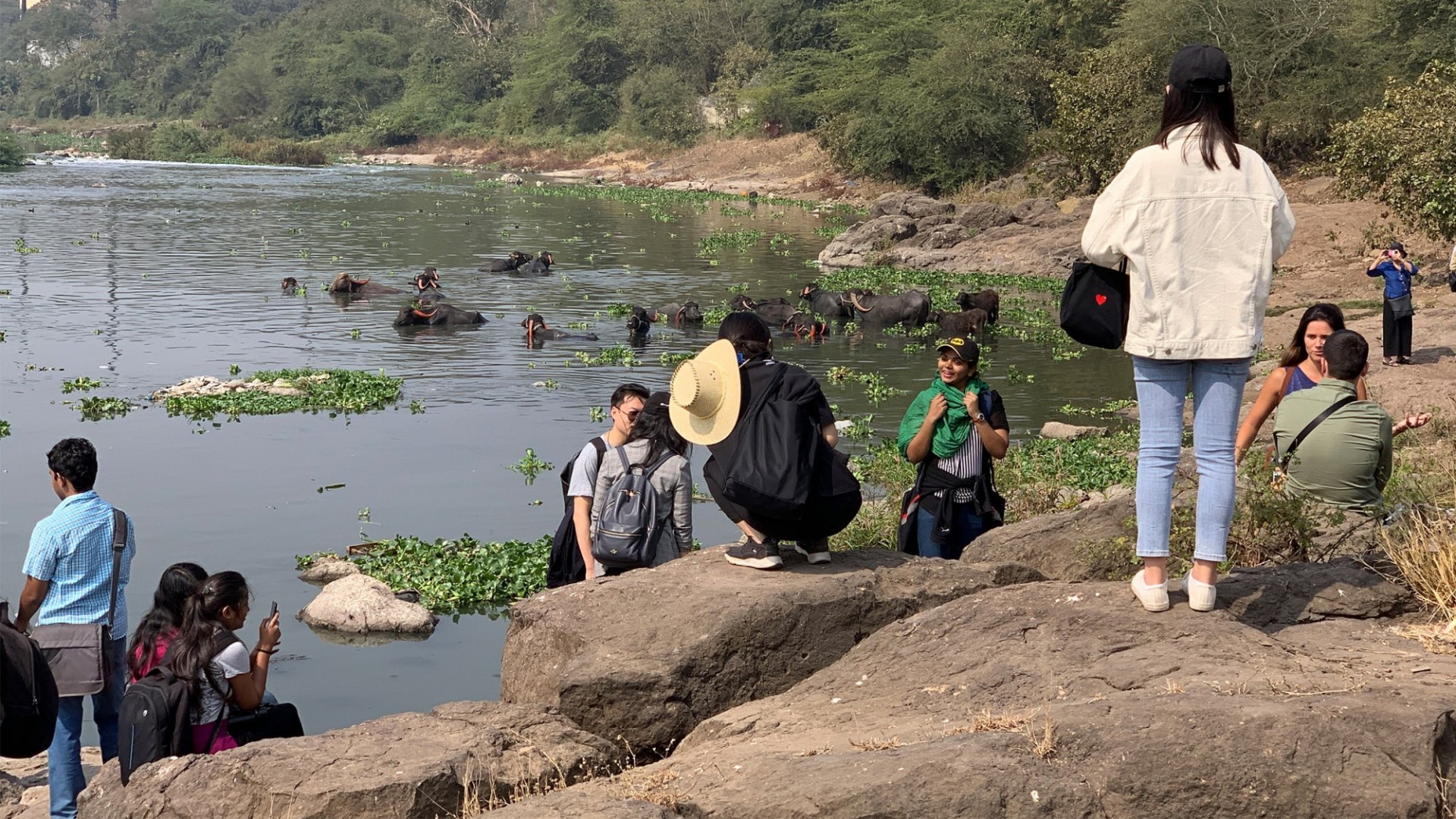 Gsapp Students On The Mula Mutha River In Pune, India - Loch - HD Wallpaper 