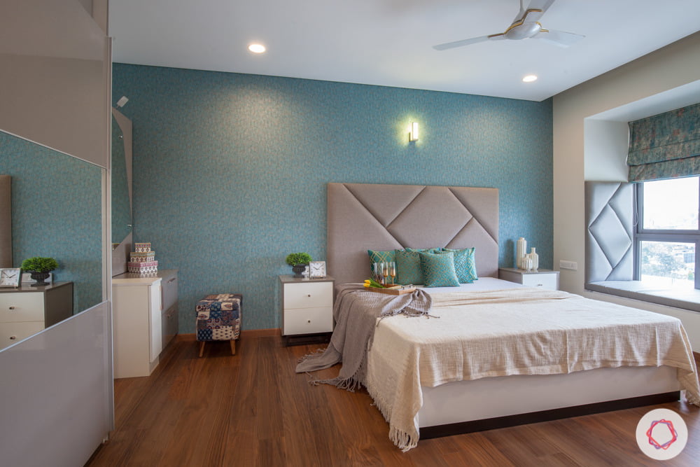 Home In Pune Master Bedroom Teal Wallpaper Bay Seating - Bedroom - HD Wallpaper 