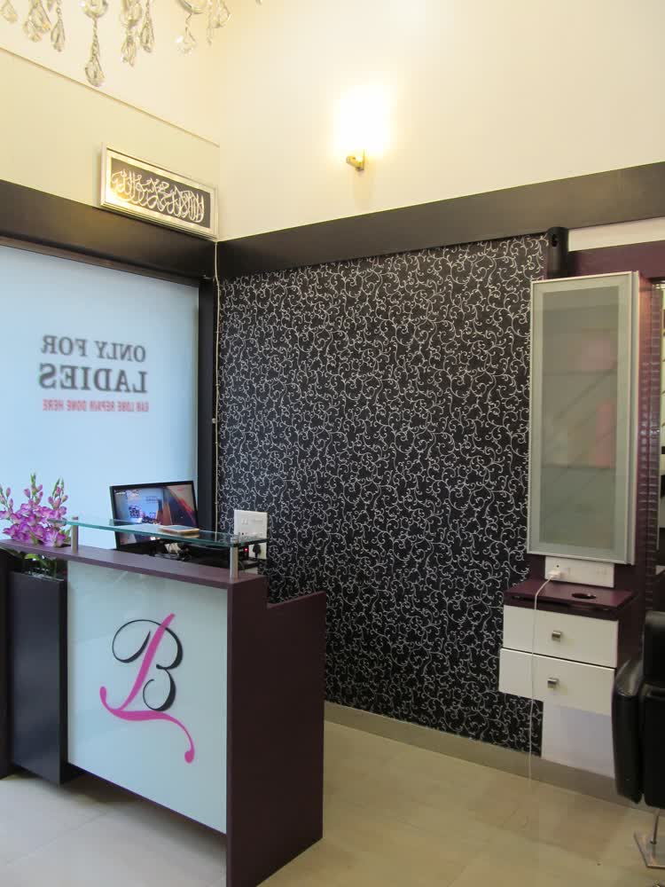 A Beautiful Commercial Beauty Parlour Interior Design, - Beauty Parlour Interior Design - HD Wallpaper 