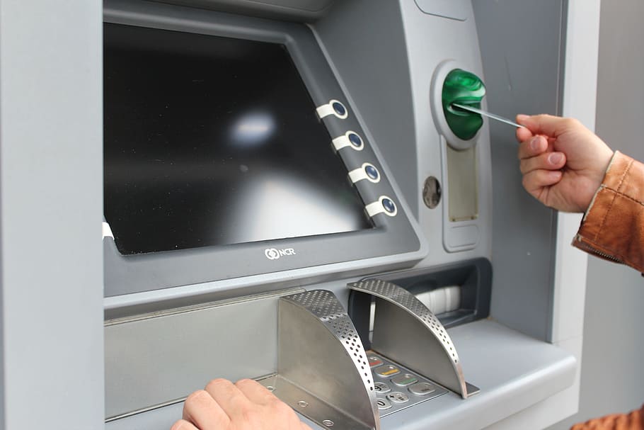 Person Holding Card On Atm, Withdraw Cash, Map, Ec - HD Wallpaper 