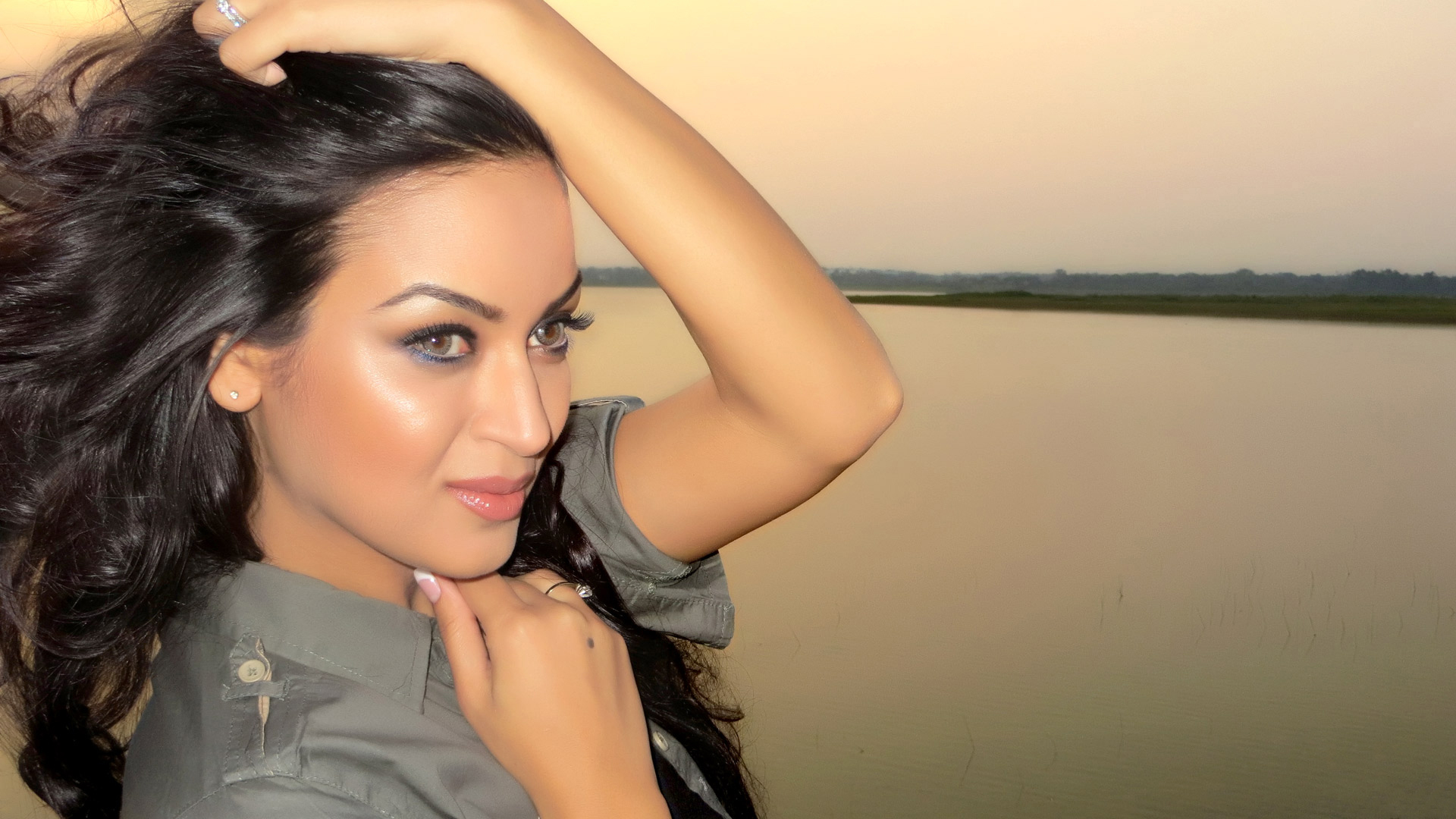 Grand Masti Rosy Mam - HD Wallpaper 