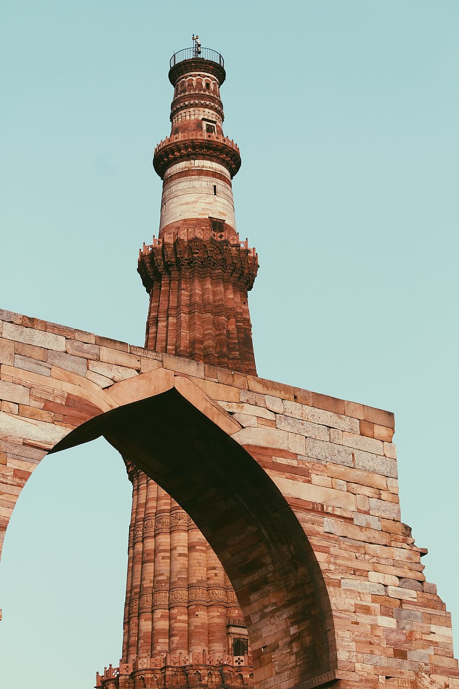 India, Delhi, World, New Delhi, Travel, Tourist, Qutub - New Delhi Railway Station - HD Wallpaper 