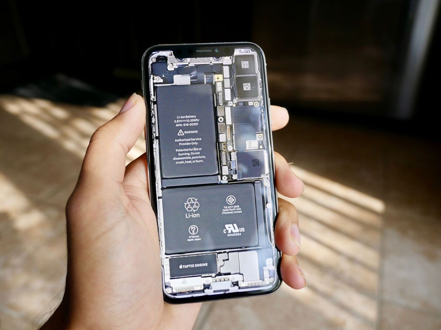 Inside Of A Iphone X - HD Wallpaper 
