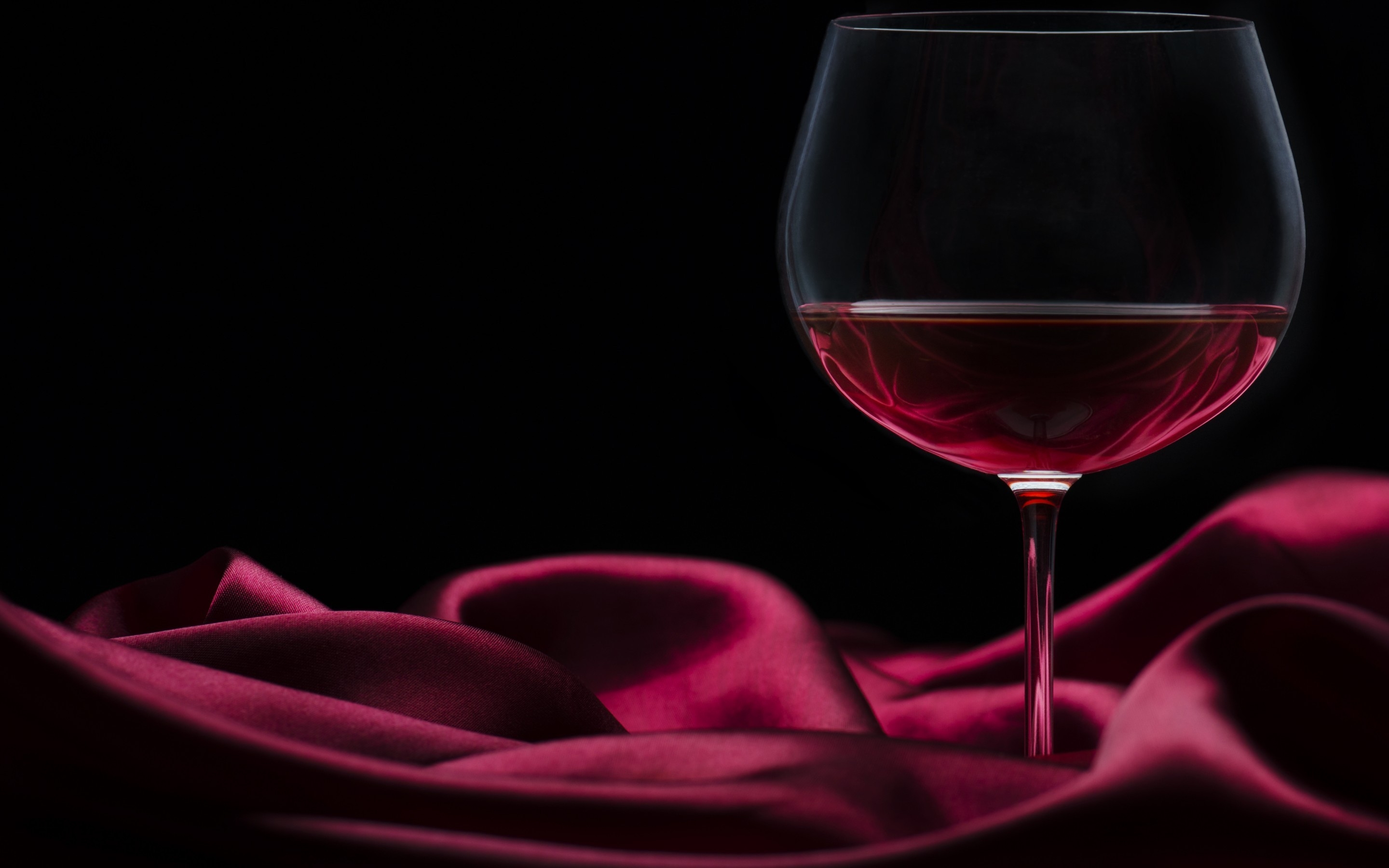 Black Background With Wine Glass - HD Wallpaper 