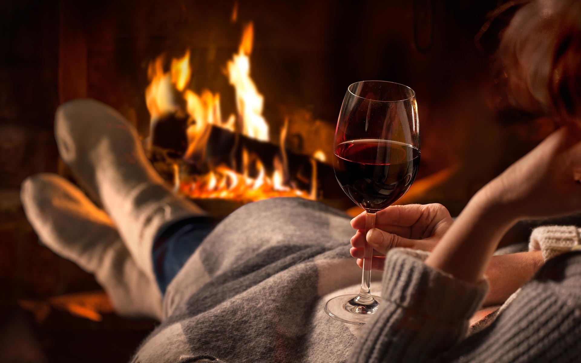Fireplace Hd Wallpapers 27 
 Data-src /w/full/e/9/e/75731 - Snuggling Up With A Book - HD Wallpaper 