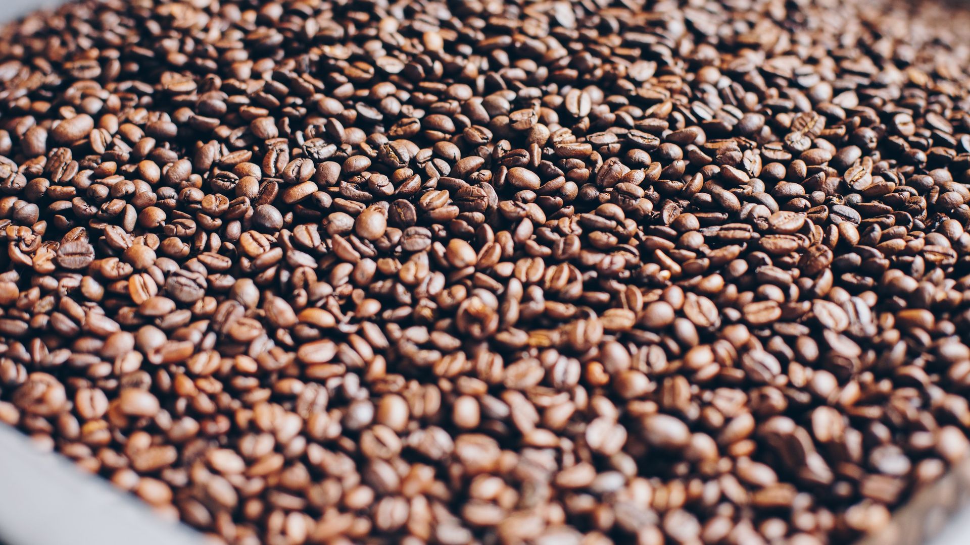 Roasted Coffee Beans Wallpaper - Coffee Bean - HD Wallpaper 