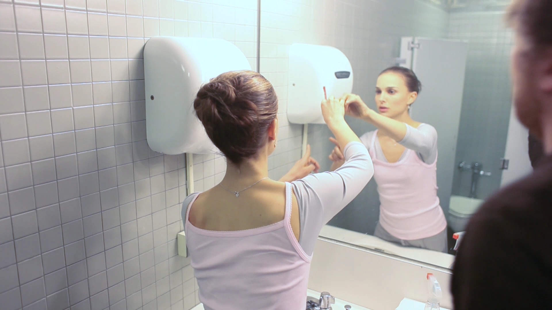 Black Swan - Black Swan Natalie Portman Bathroom - HD Wallpaper 