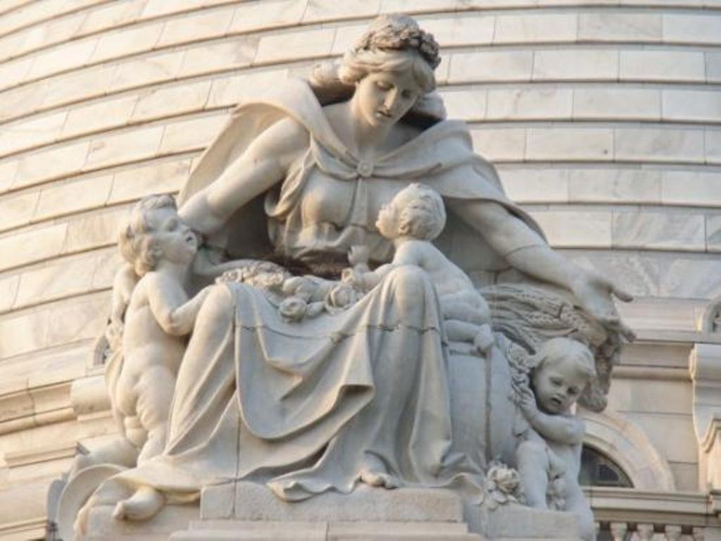 Statue Of Motherhood At Victoria Memorial Kolkata 
 - Queen Victoria Memorial Kolkata - HD Wallpaper 
