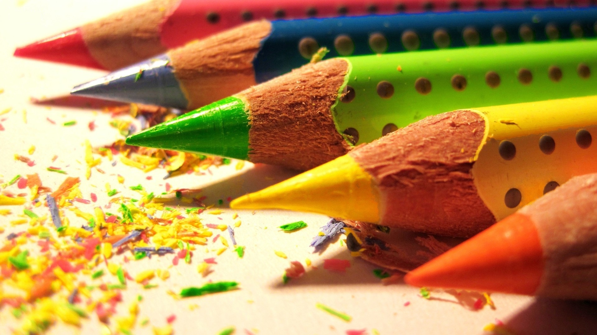 Colored Pencils On A Notebook Wallpaper - Colour Pencil Full Hd - 1920x1080  Wallpaper 