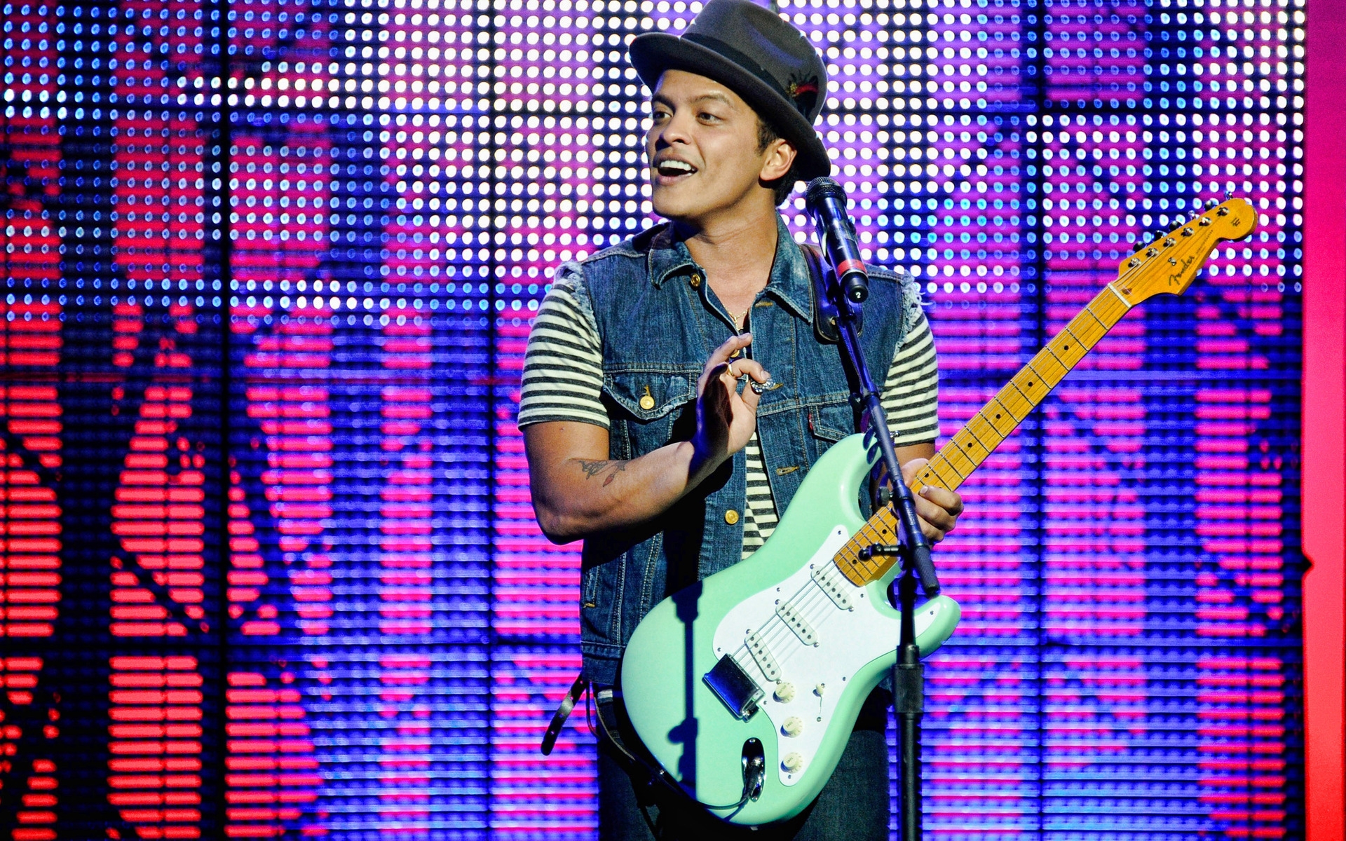 Bruno Mars In Concert Hd - HD Wallpaper 