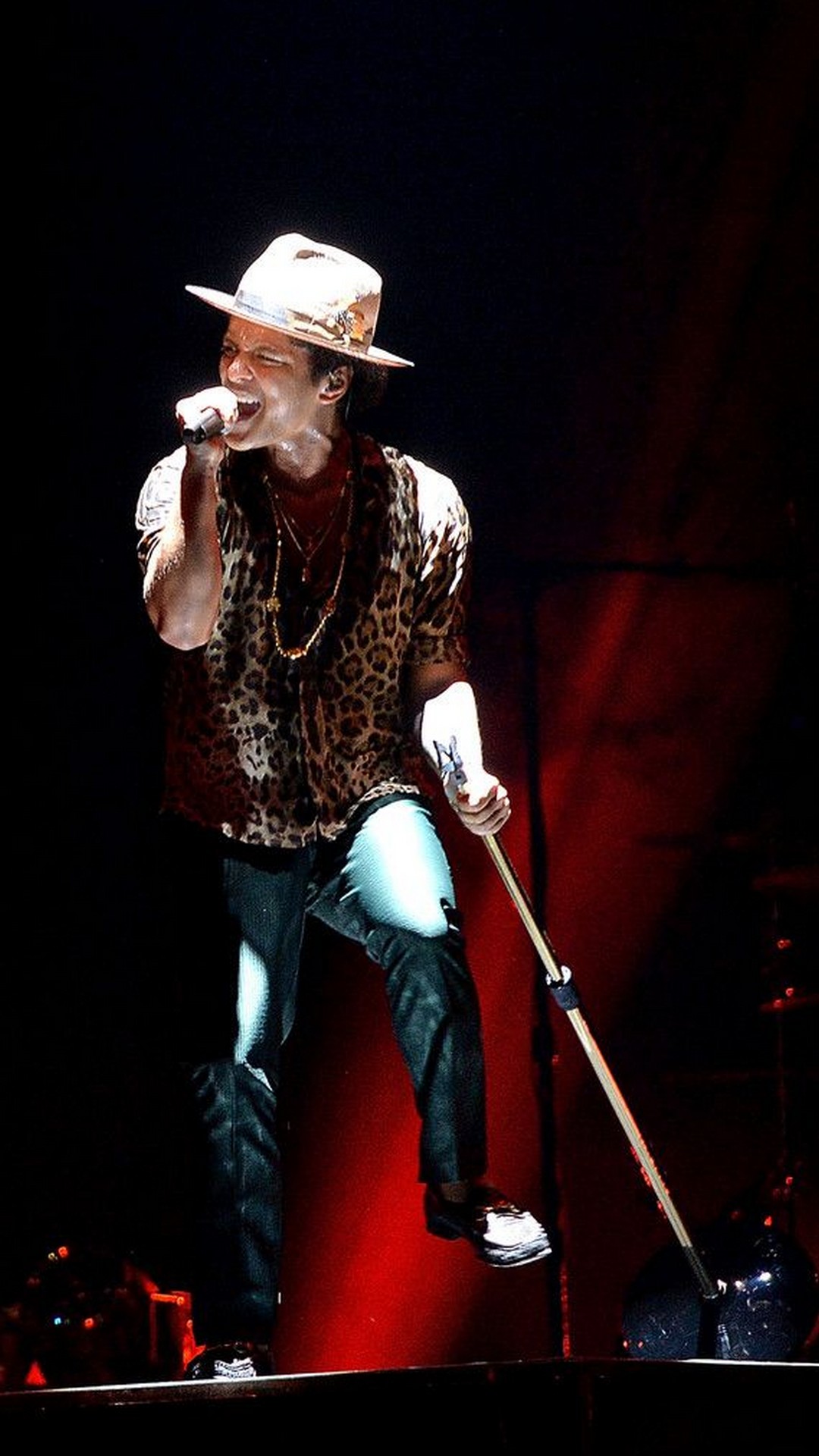 Iphone Wallpaper Bruno Mars Concert Resolution - Bruno Mars - HD Wallpaper 