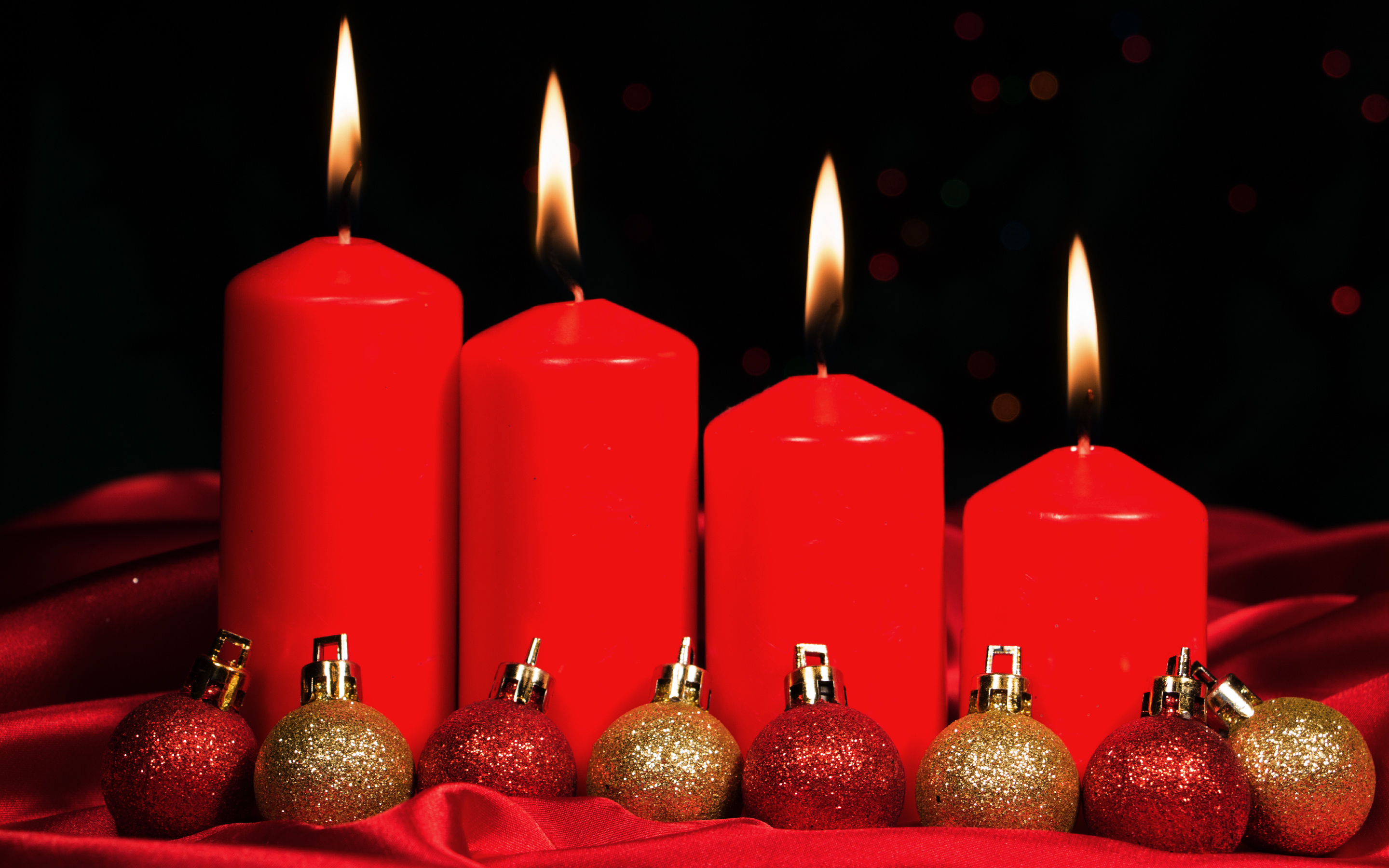 Red Advent Candles And Baubles - Bougie De L Avent Fond D Écran - HD Wallpaper 