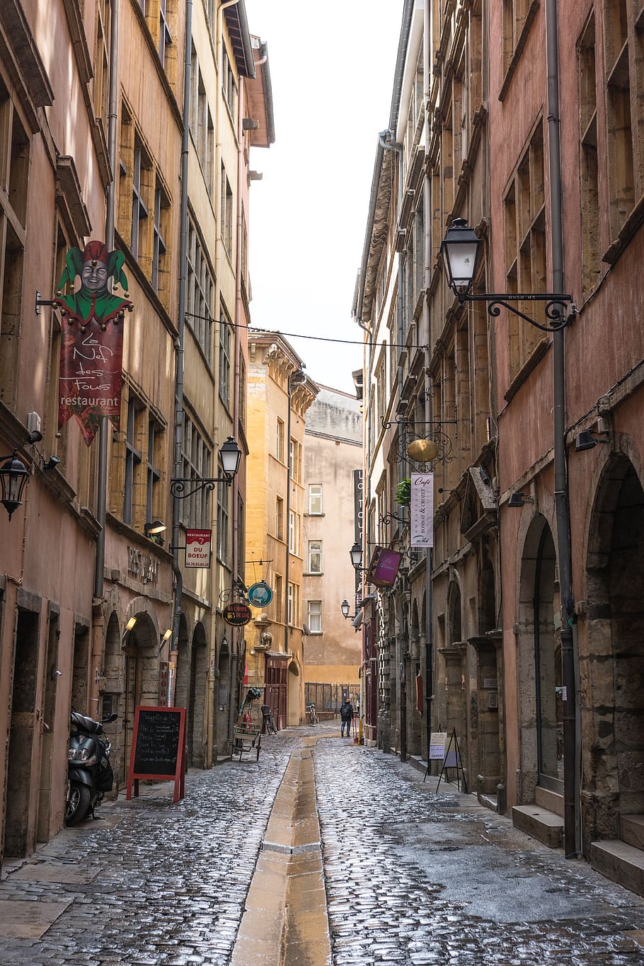 Lyon, France, Alley, Rain, Atmosphere, Romantic, Patch, - Lyon France - HD Wallpaper 