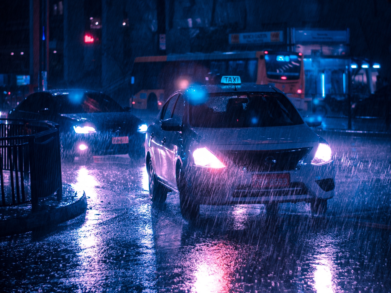 Wallpaper Taxi, Car, Rain, Night City, Street - Cars Wallpaper Night Rain - HD Wallpaper 