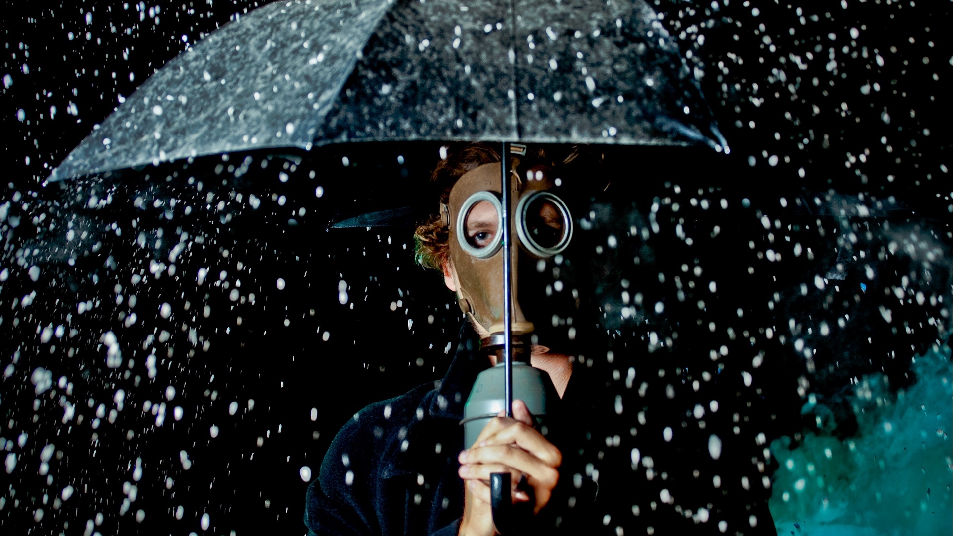 Wallpaper Man, Gas Mask, Umbrella, Rain, Mood - Gas Mask - HD Wallpaper 
