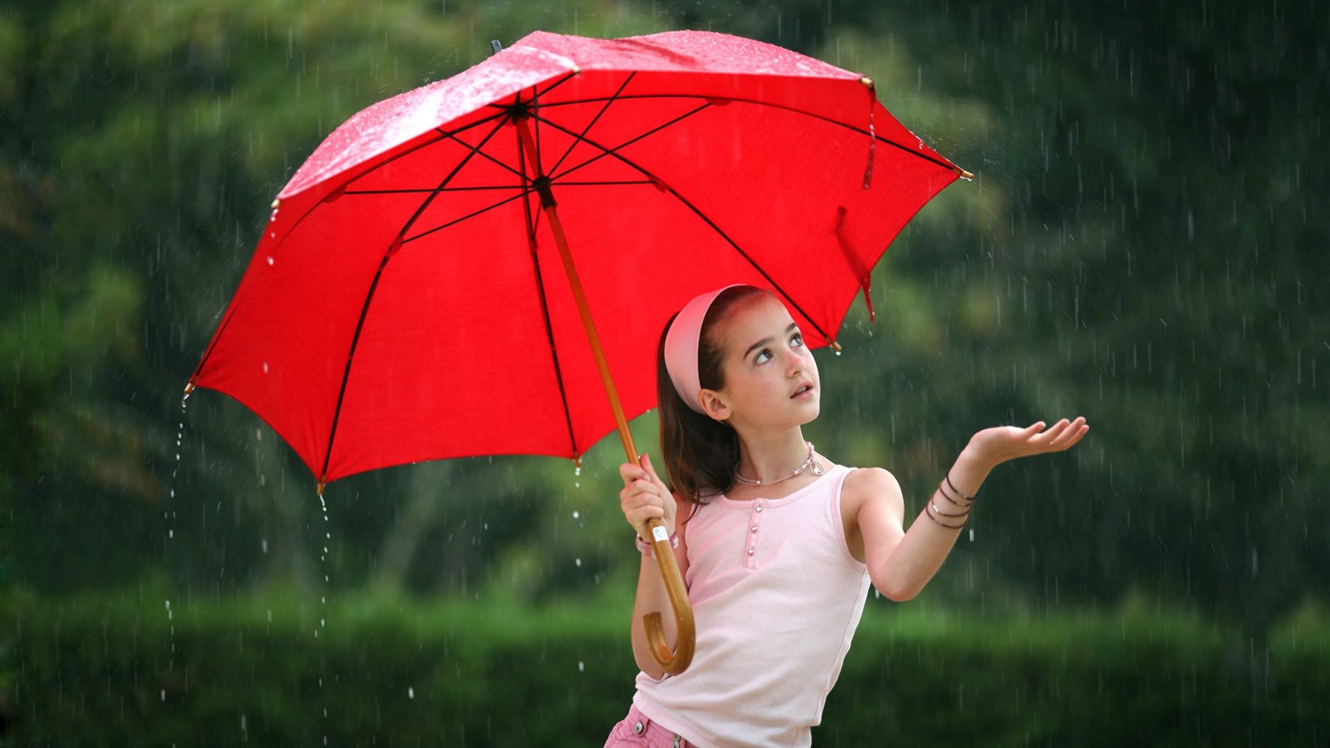Children Umbrella Girl Rain Woman Outdoors Nature Summer - Baby With Umbrella In Rain - HD Wallpaper 
