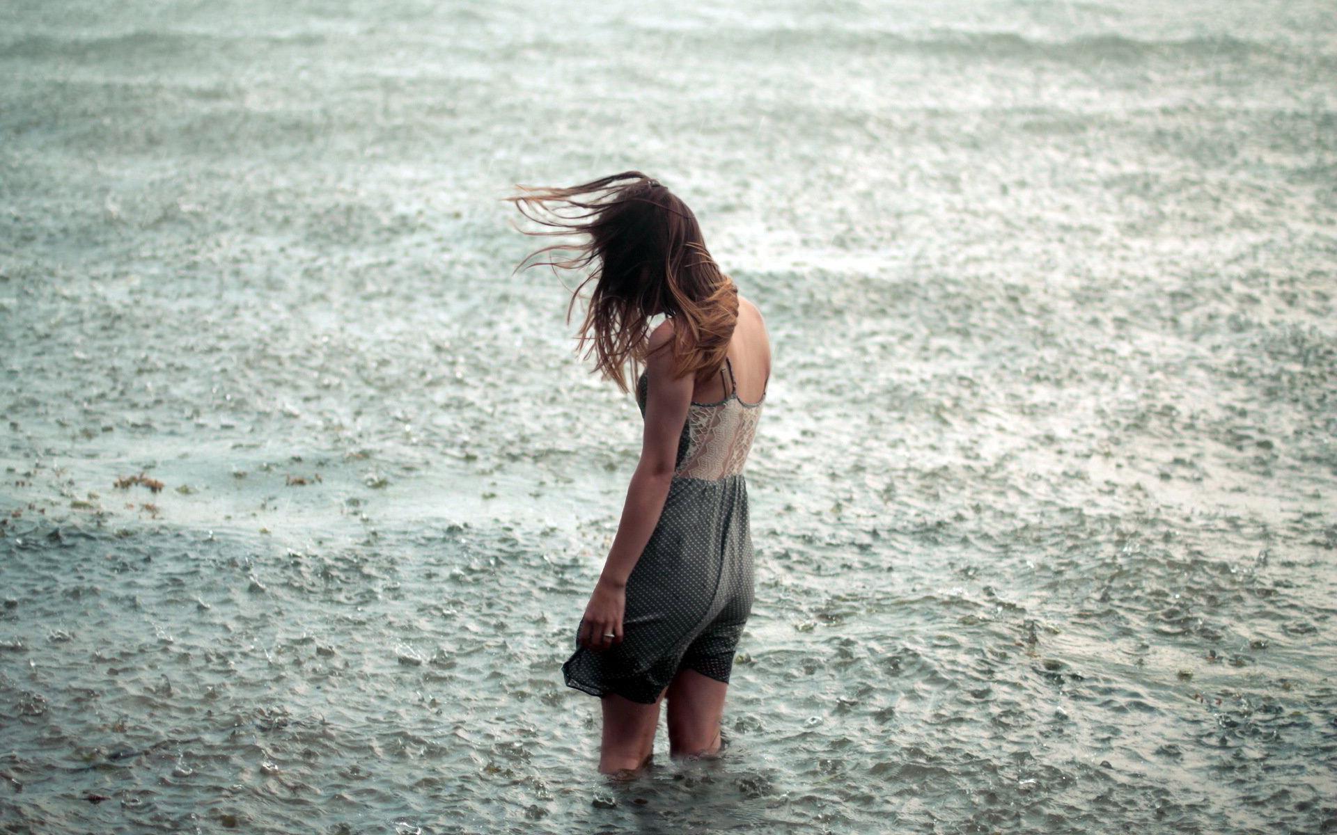 Girl Standing In Rain - HD Wallpaper 