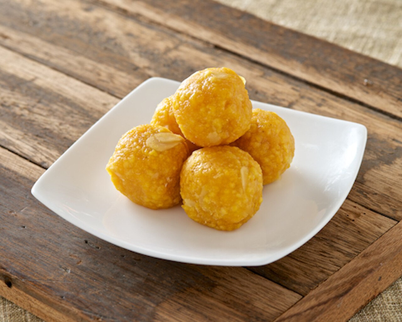 Bundi Ladoo - HD Wallpaper 