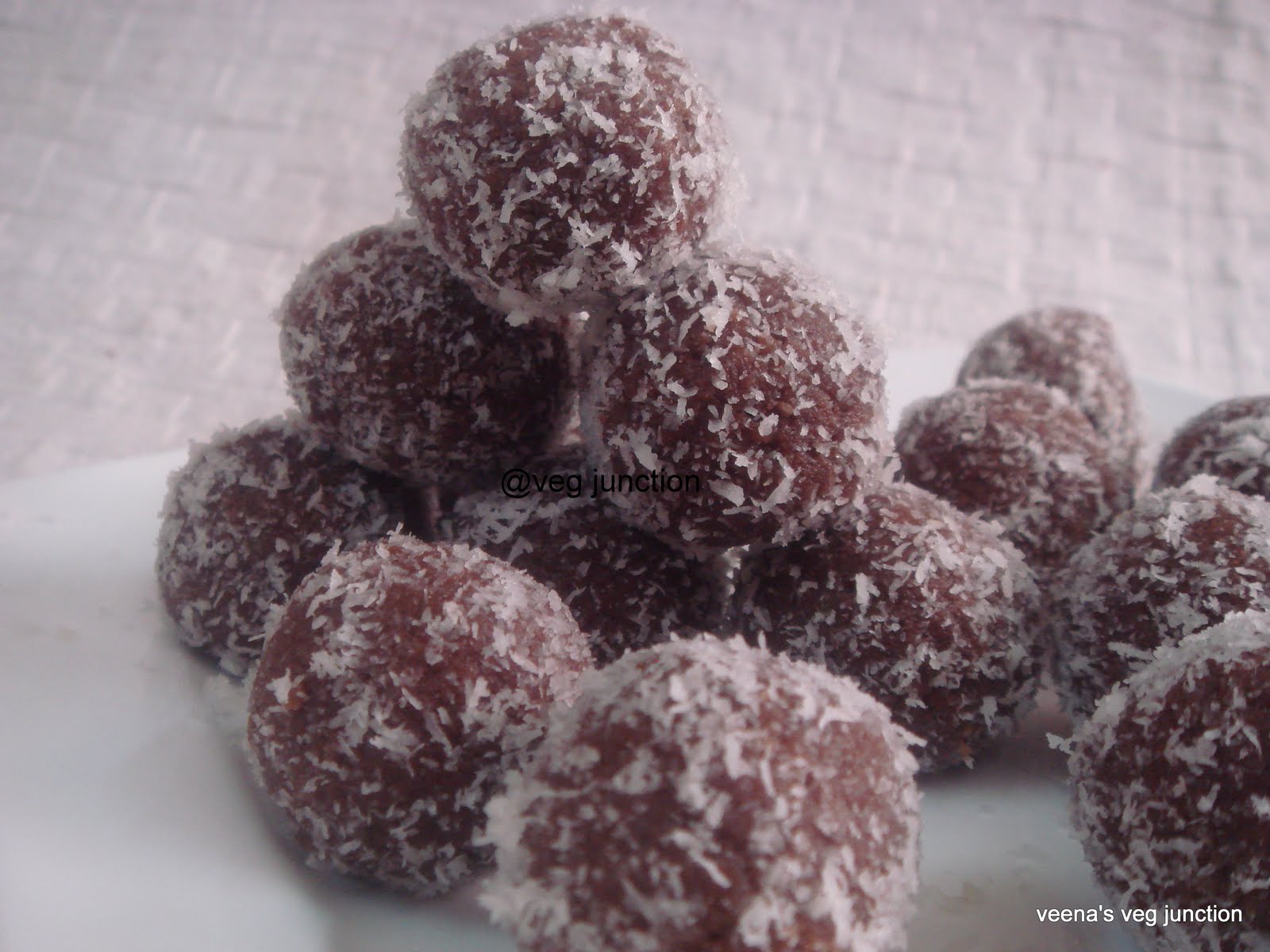 Rum Ball - HD Wallpaper 