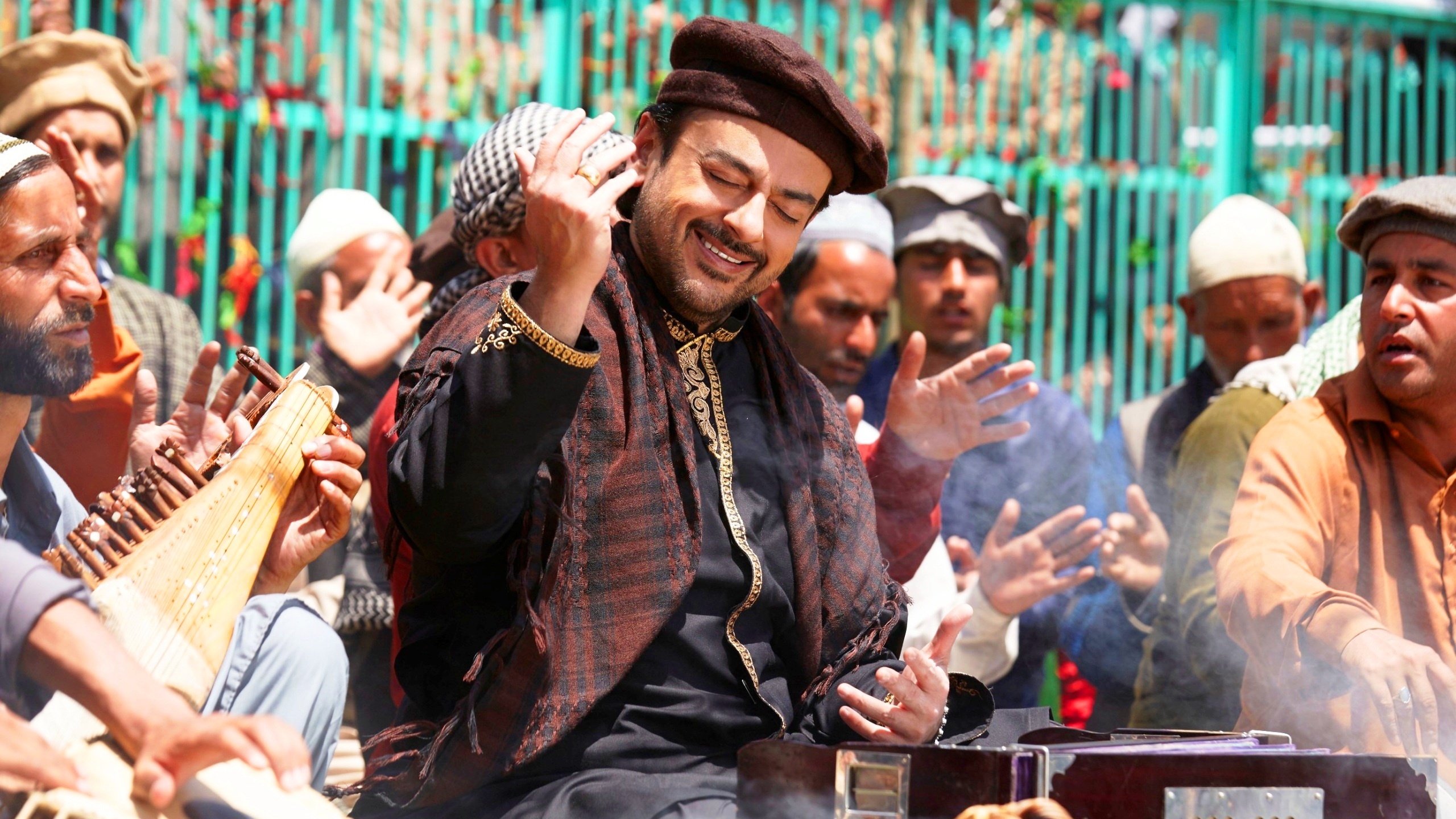 Adnan Sami Bajrangi Bhaijaan - Bhar Do Jholi Bajrangi Bhaijaan - HD Wallpaper 
