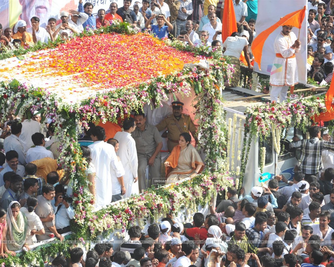 Crowd - HD Wallpaper 