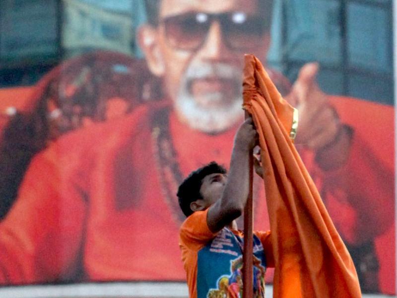A Shiv Sena Worker Removes The Party Flag From The - Official - HD Wallpaper 