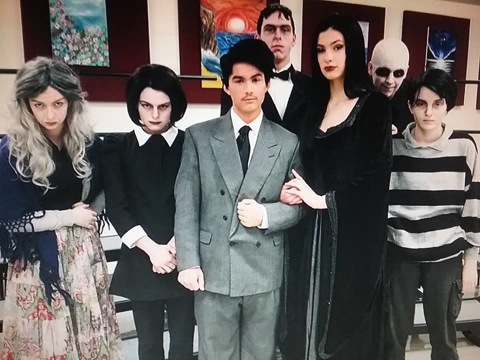 Chenango Valley Addams Family - HD Wallpaper 