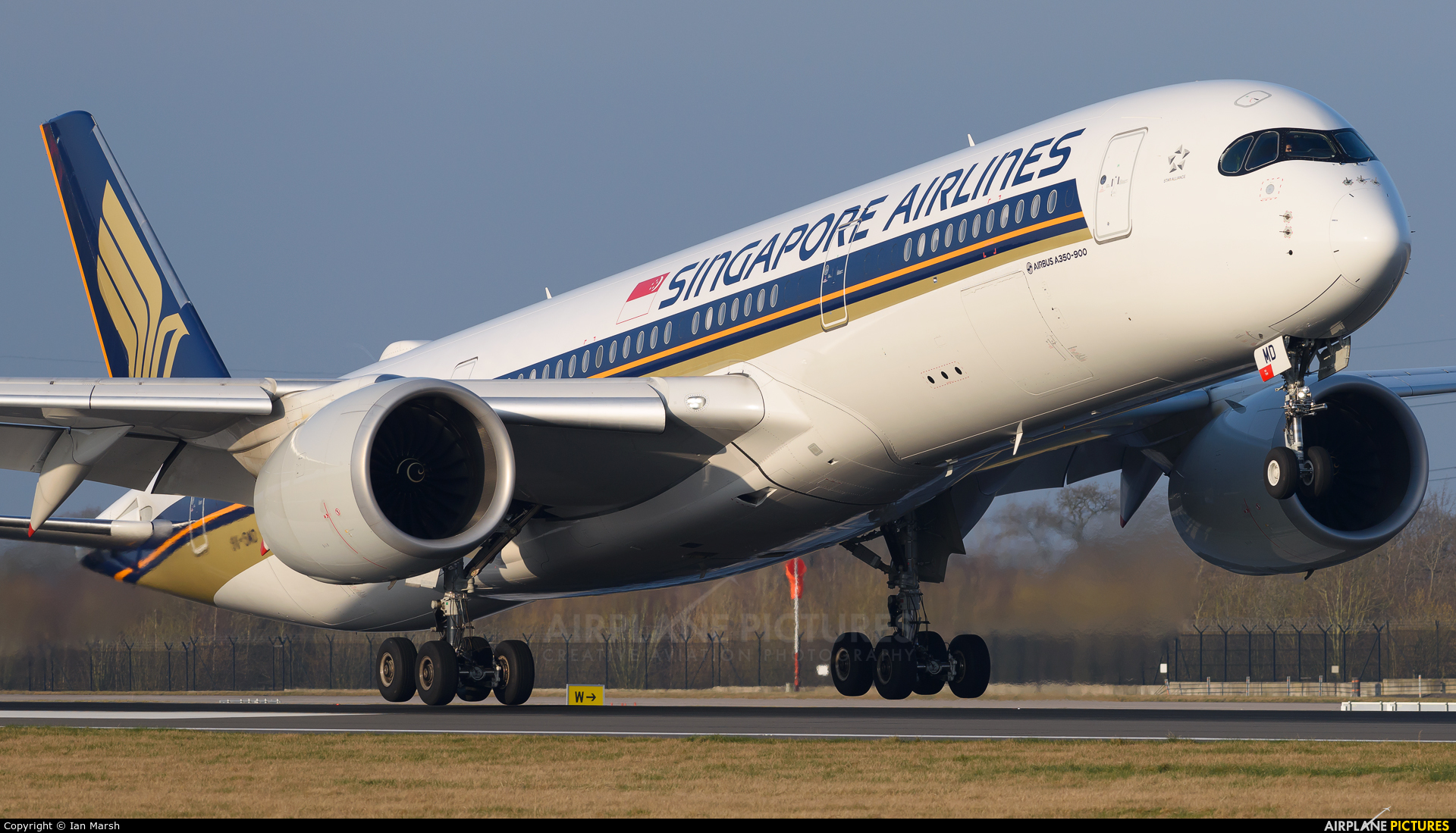Singapore Airlines 9v-smd Aircraft At Manchester - A350 Landing - HD Wallpaper 