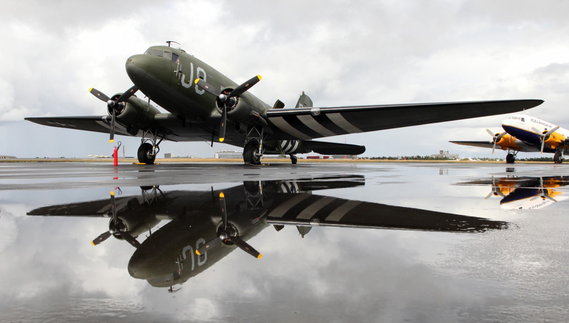 Douglas C-47a Skytrain Photos Wallpaper - C47 - HD Wallpaper 