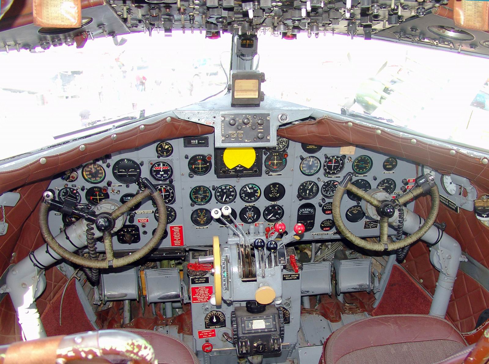 N34 Douglas Dc3 Cockpit - Mcdonnell Douglas Dc 3 Cockpit - HD Wallpaper 