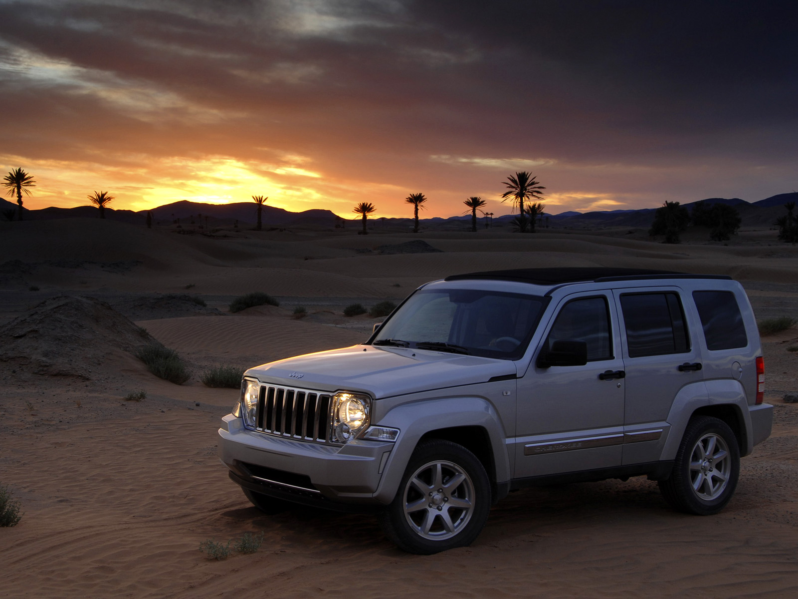 Jeep Cherokee Limited - Jeep Cherokee Kk Radio - HD Wallpaper 