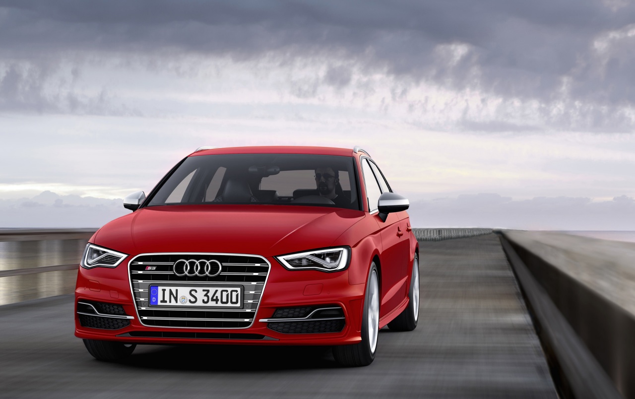 2013 Audi S3 Sportback Motion Front Angle Wallpapers - Audi A3 Sportback Rot - HD Wallpaper 