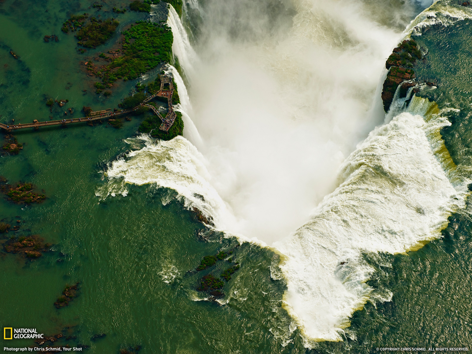 Landscape Wallpaper Samsung Galaxy S2 - National Geographic Picture Of Iguazu Falls - HD Wallpaper 